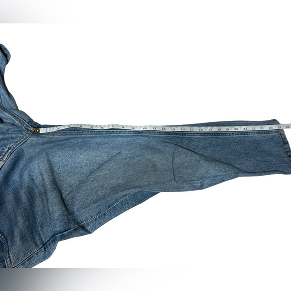 Everlane The High-Rise Cheeky Straight Jean - Picture 11 of 11